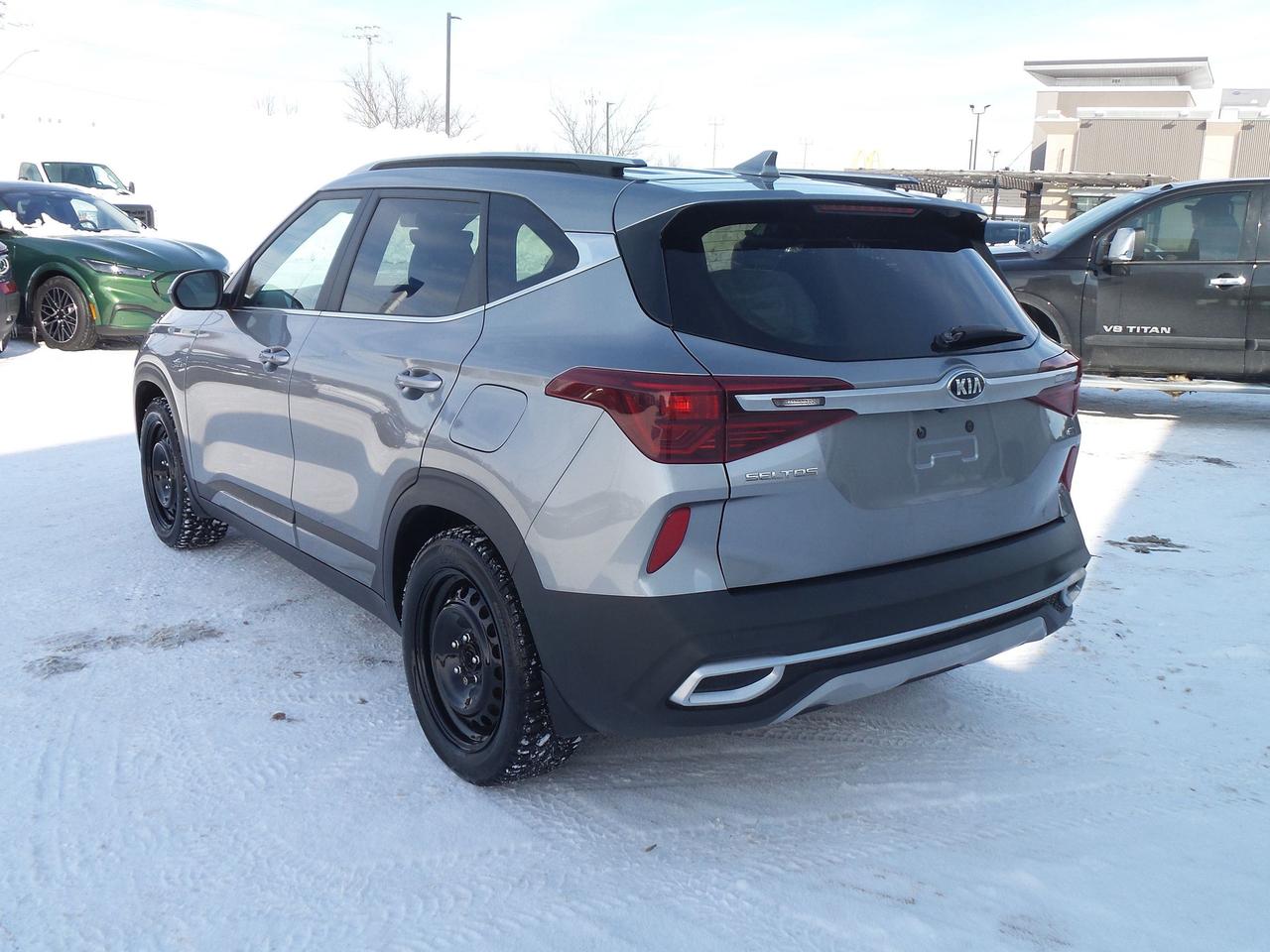 2021 Kia Seltos EX, AWD, LEATHER, MOONROOF, HEATED SEATS AND WHEEL Photo