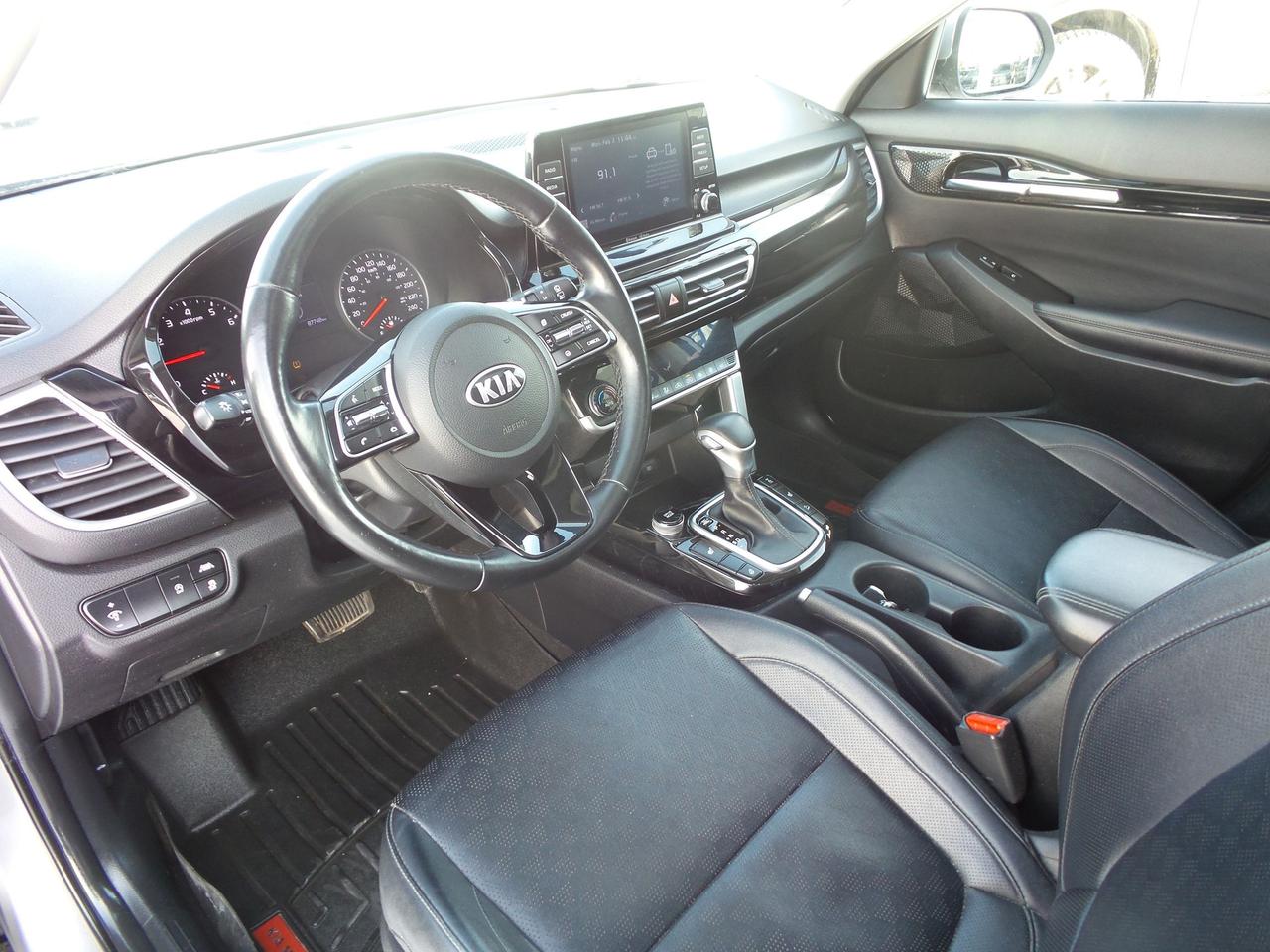 2021 Kia Seltos EX, AWD, LEATHER, MOONROOF, HEATED SEATS AND WHEEL Photo