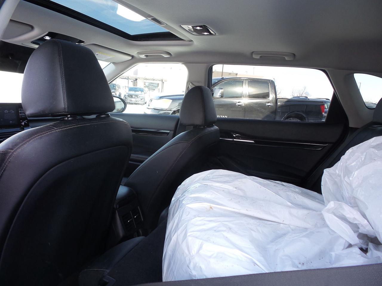 2021 Kia Seltos EX, AWD, LEATHER, MOONROOF, HEATED SEATS AND WHEEL Photo