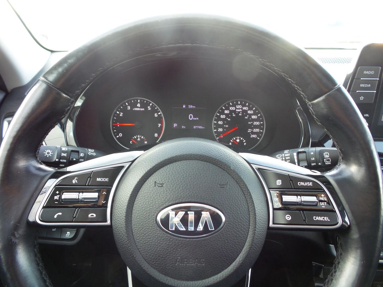 2021 Kia Seltos EX, AWD, LEATHER, MOONROOF, HEATED SEATS AND WHEEL Photo