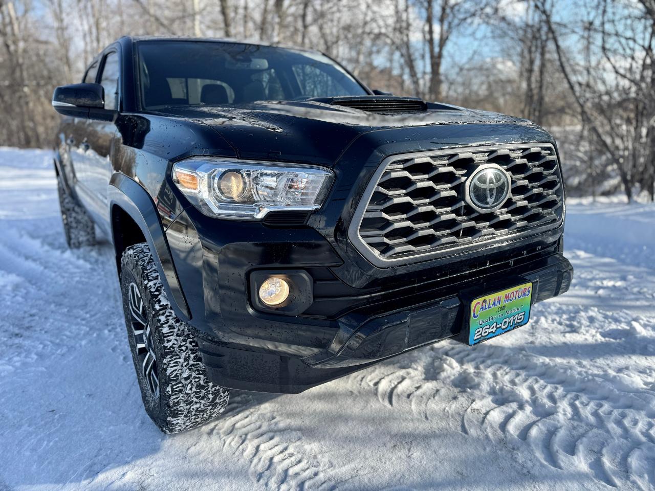 2023 Toyota Tacoma SR5 TRD SPORT 4WD CREW Clean Carfax | Low KMS Photo3