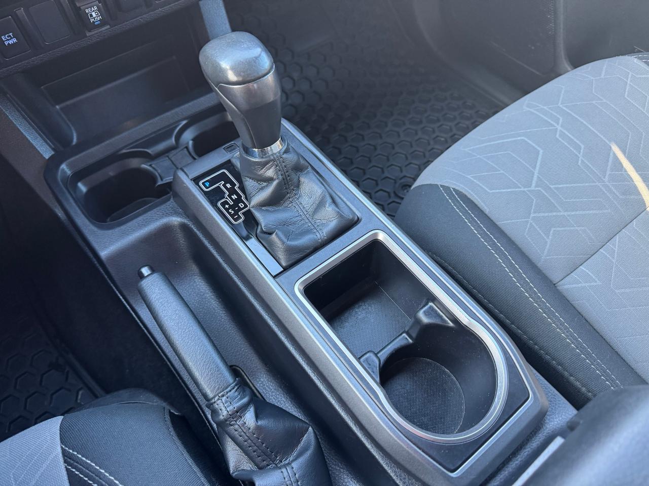 2023 Toyota Tacoma SR5 TRD SPORT 4WD CREW Clean Carfax | Low KMS Photo