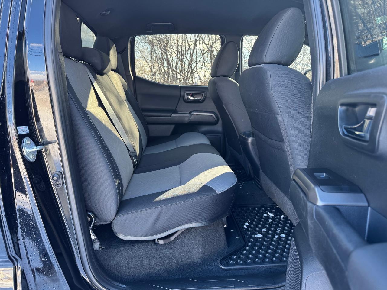 2023 Toyota Tacoma SR5 TRD SPORT 4WD CREW Clean Carfax | Low KMS Photo