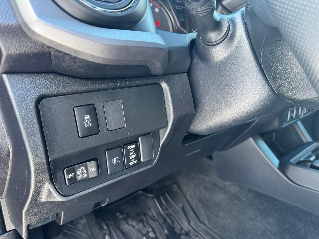 2023 Toyota Tacoma SR5 TRD SPORT 4WD CREW Clean Carfax | Low KMS Photo