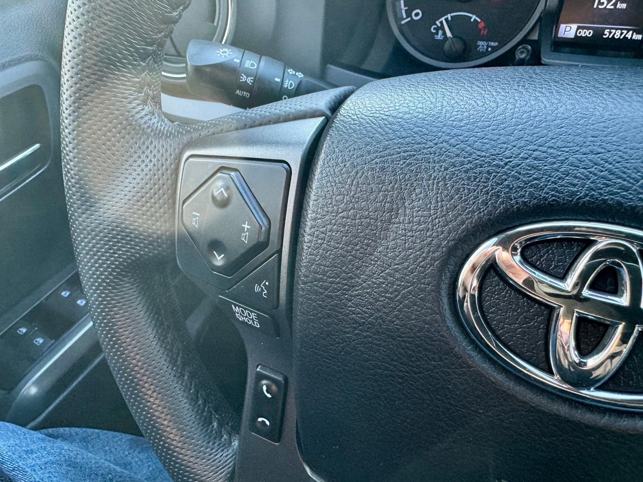 2023 Toyota Tacoma SR5 TRD SPORT 4WD CREW Clean Carfax | Low KMS Photo