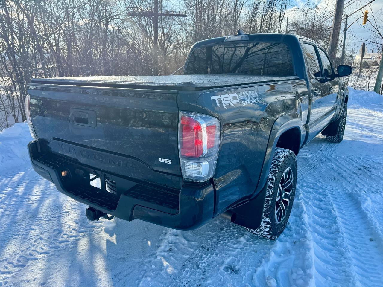 2023 Toyota Tacoma SR5 TRD SPORT 4WD CREW Clean Carfax | Low KMS Photo