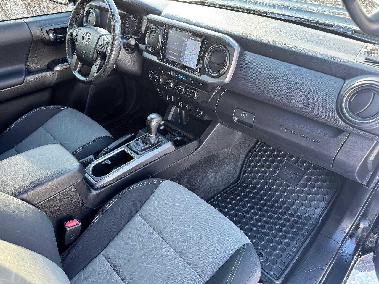 2023 Toyota Tacoma SR5 TRD SPORT 4WD CREW Clean Carfax | Low KMS Photo