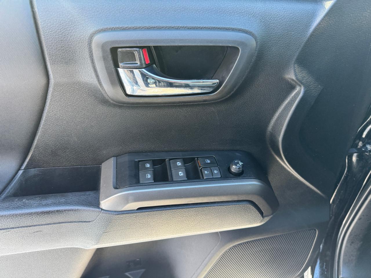 2023 Toyota Tacoma SR5 TRD SPORT 4WD CREW Clean Carfax | Low KMS Photo