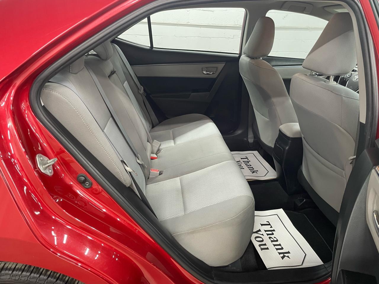 2016 Toyota Corolla LE Photo9