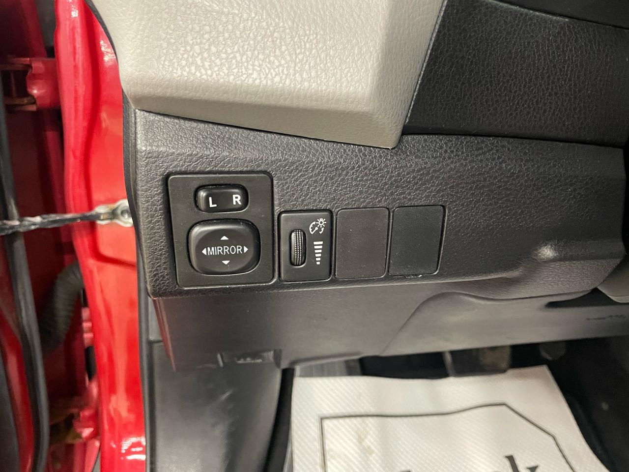 2016 Toyota Corolla LE Photo12