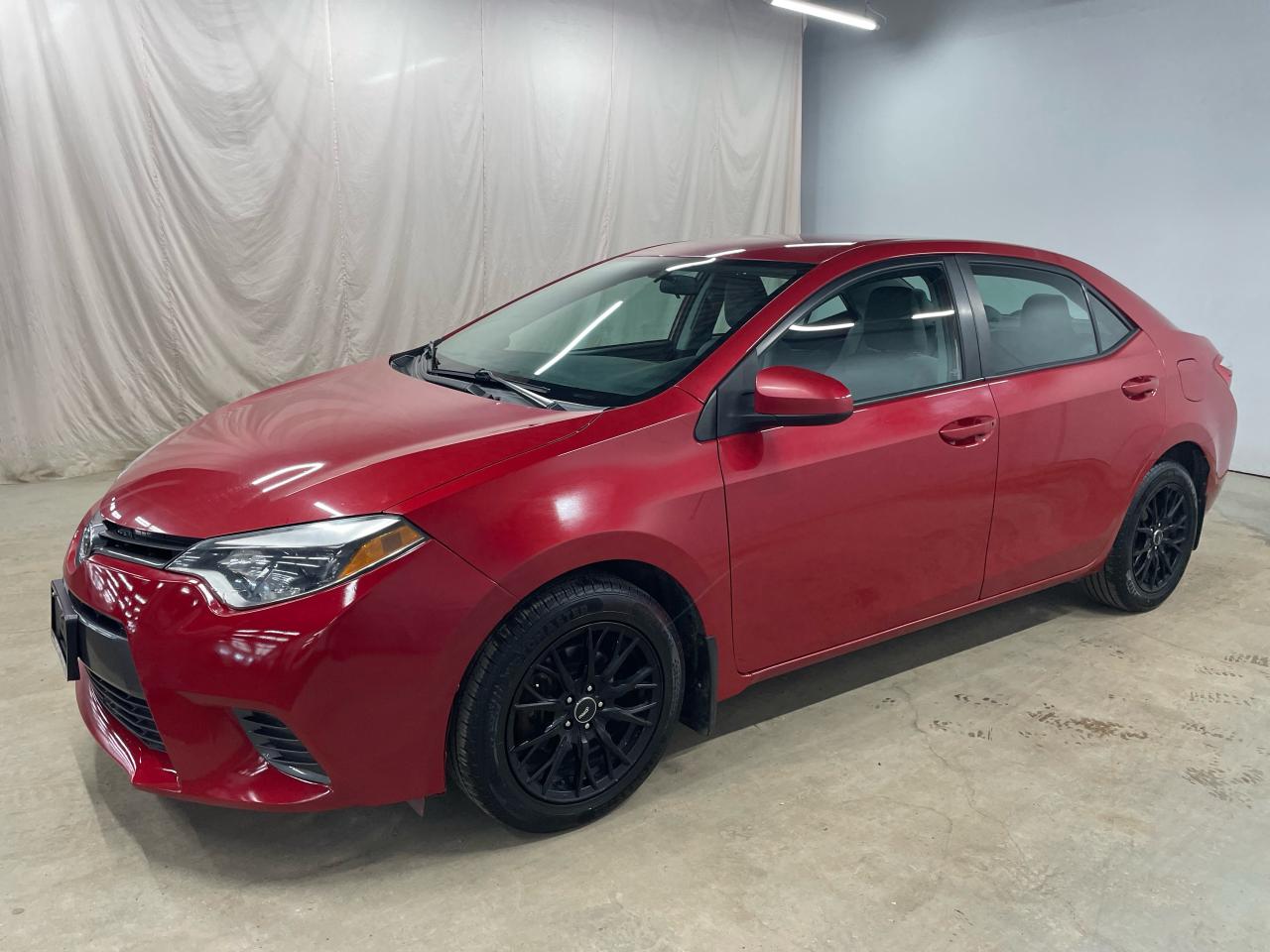2016 Toyota Corolla LE Photo3