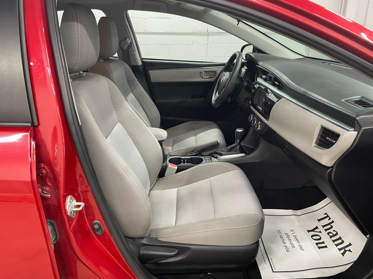 2016 Toyota Corolla LE Photo10