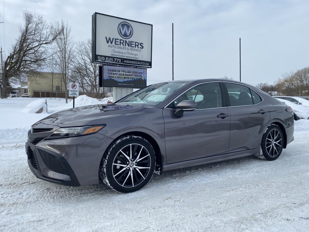 2024 Toyota Camry HYBRID SE
