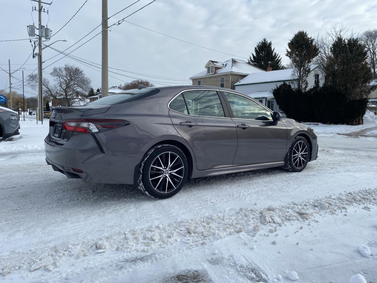 2024 Toyota Camry HYBRID SE Photo