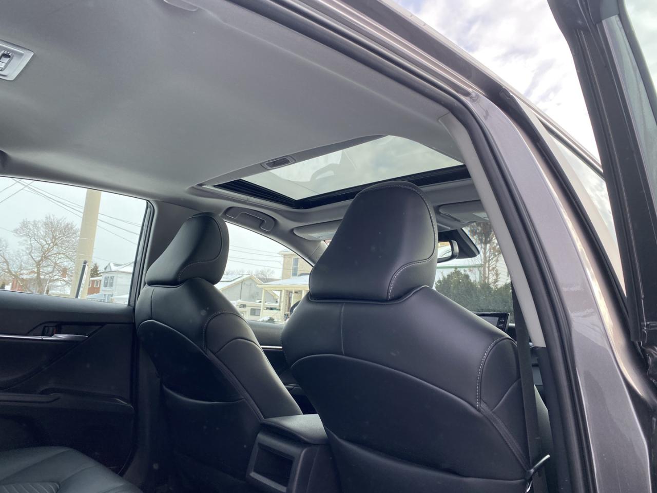 2024 Toyota Camry HYBRID SE Photo