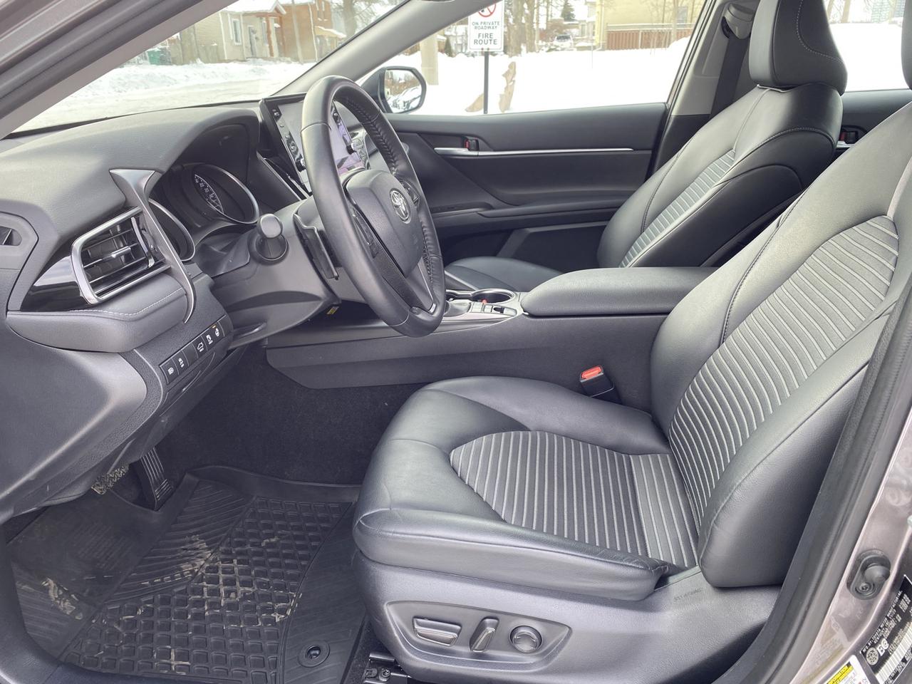 2024 Toyota Camry HYBRID SE Photo