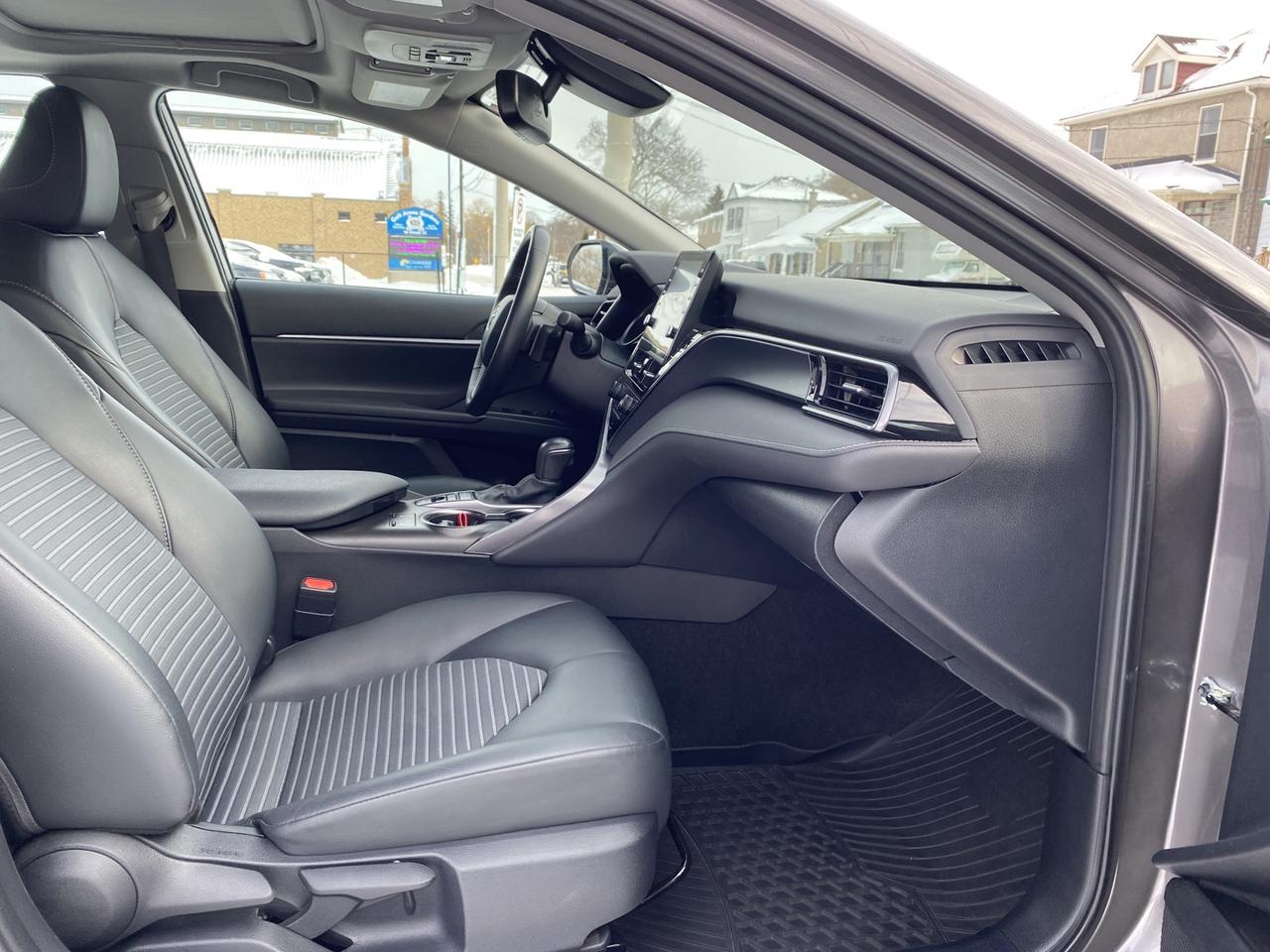 2024 Toyota Camry HYBRID SE Photo