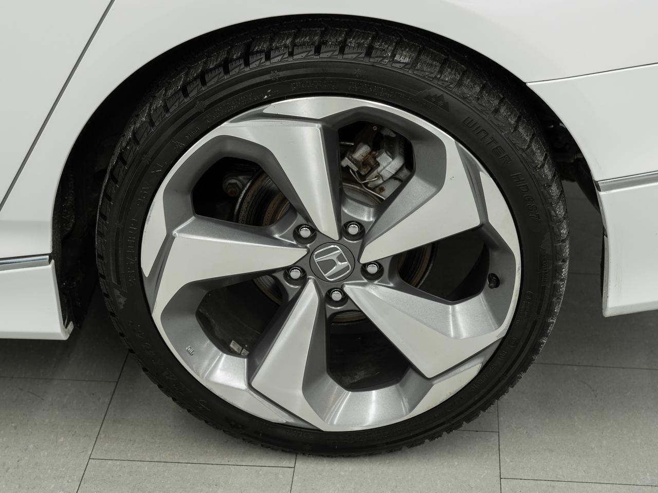 2020 Honda Accord TOURING | Nav | Leather | Sunroof | BSM | CarPlay