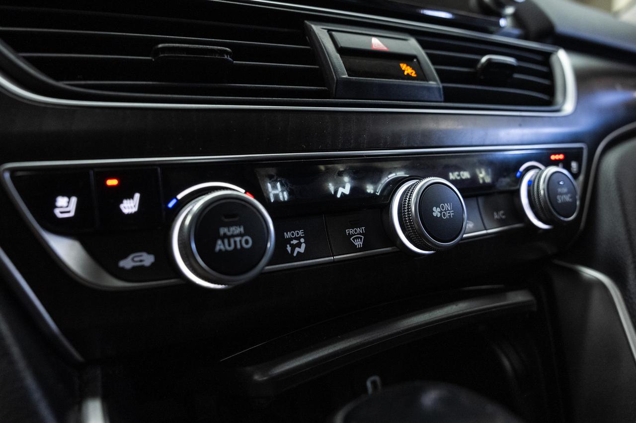 2020 Honda Accord TOURING | Nav | Leather | Sunroof | BSM | CarPlay