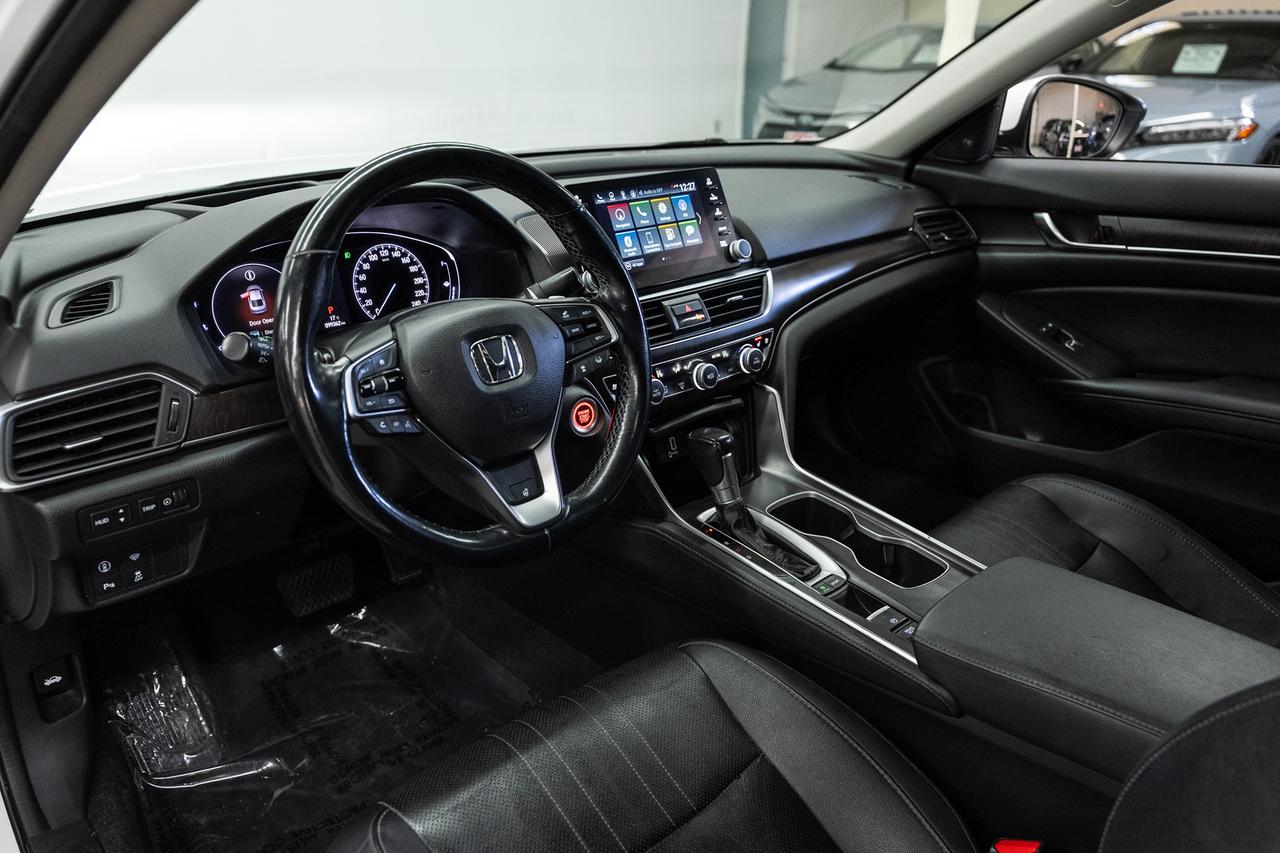 2020 Honda Accord TOURING | Nav | Leather | Sunroof | BSM | CarPlay