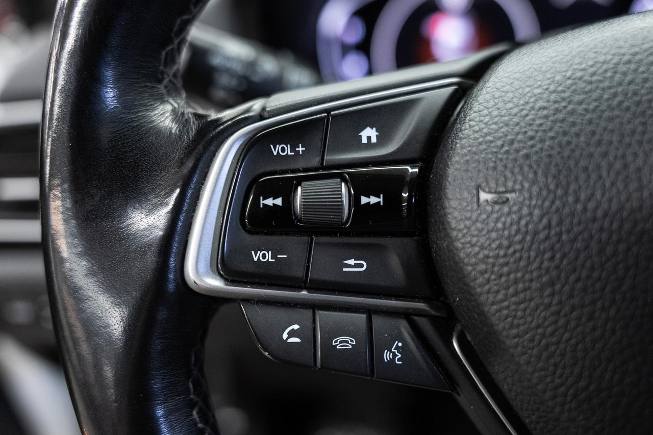 2020 Honda Accord TOURING | Nav | Leather | Sunroof | BSM | CarPlay