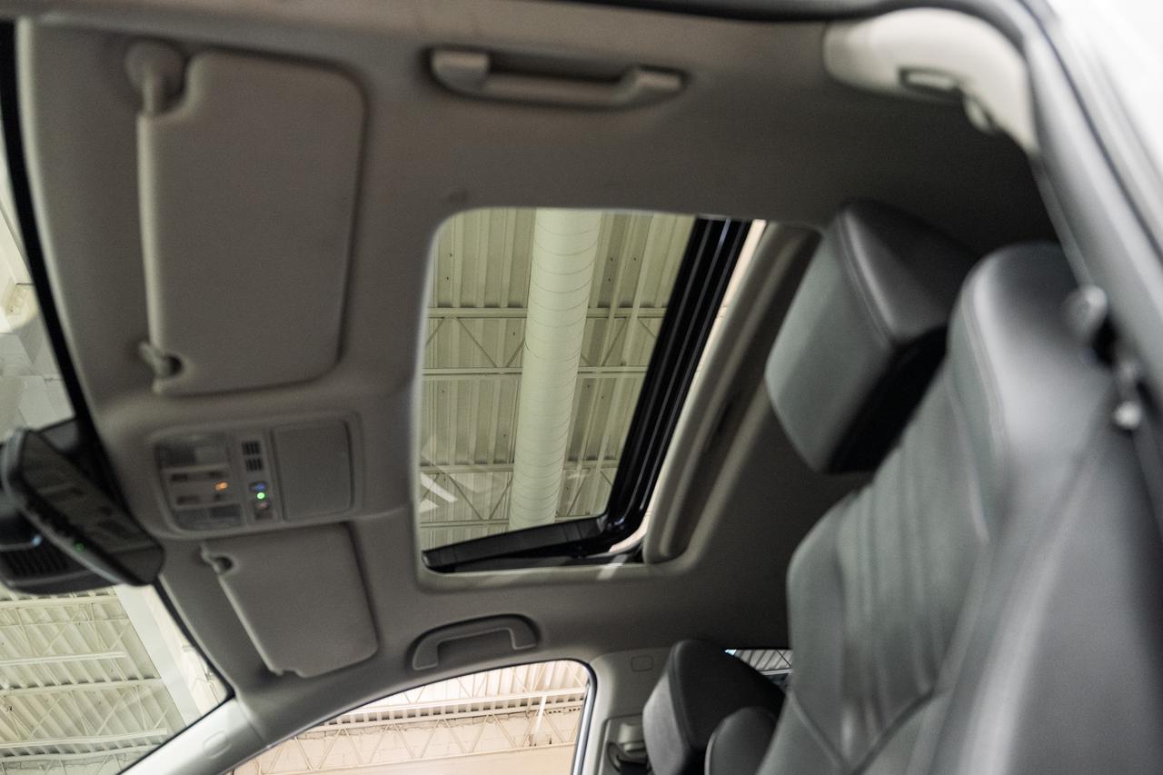2020 Honda Accord TOURING | Nav | Leather | Sunroof | BSM | CarPlay