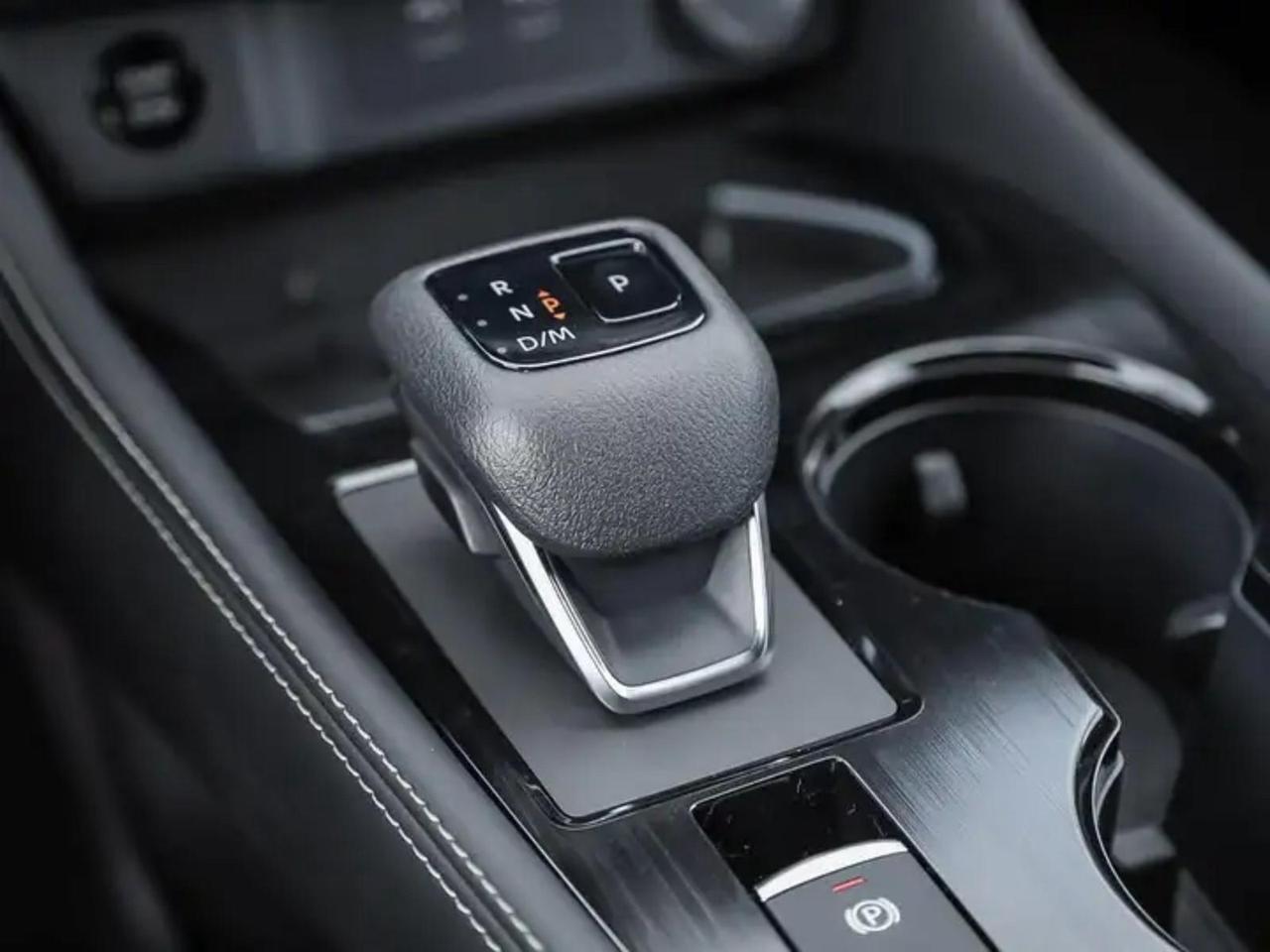 2025 Nissan Rogue SL Photo