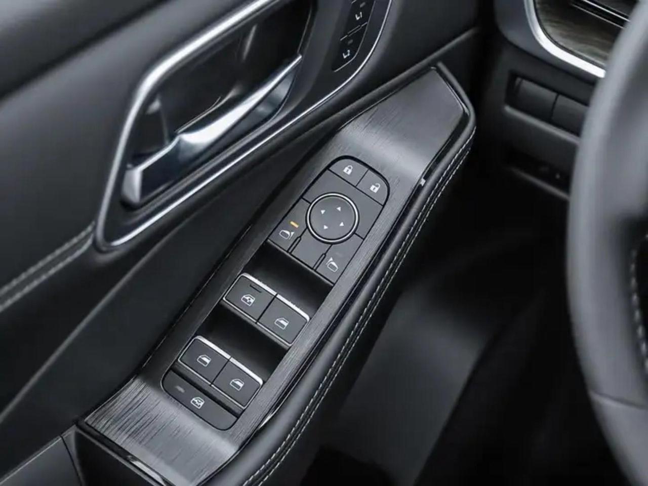 2025 Nissan Rogue SL Photo