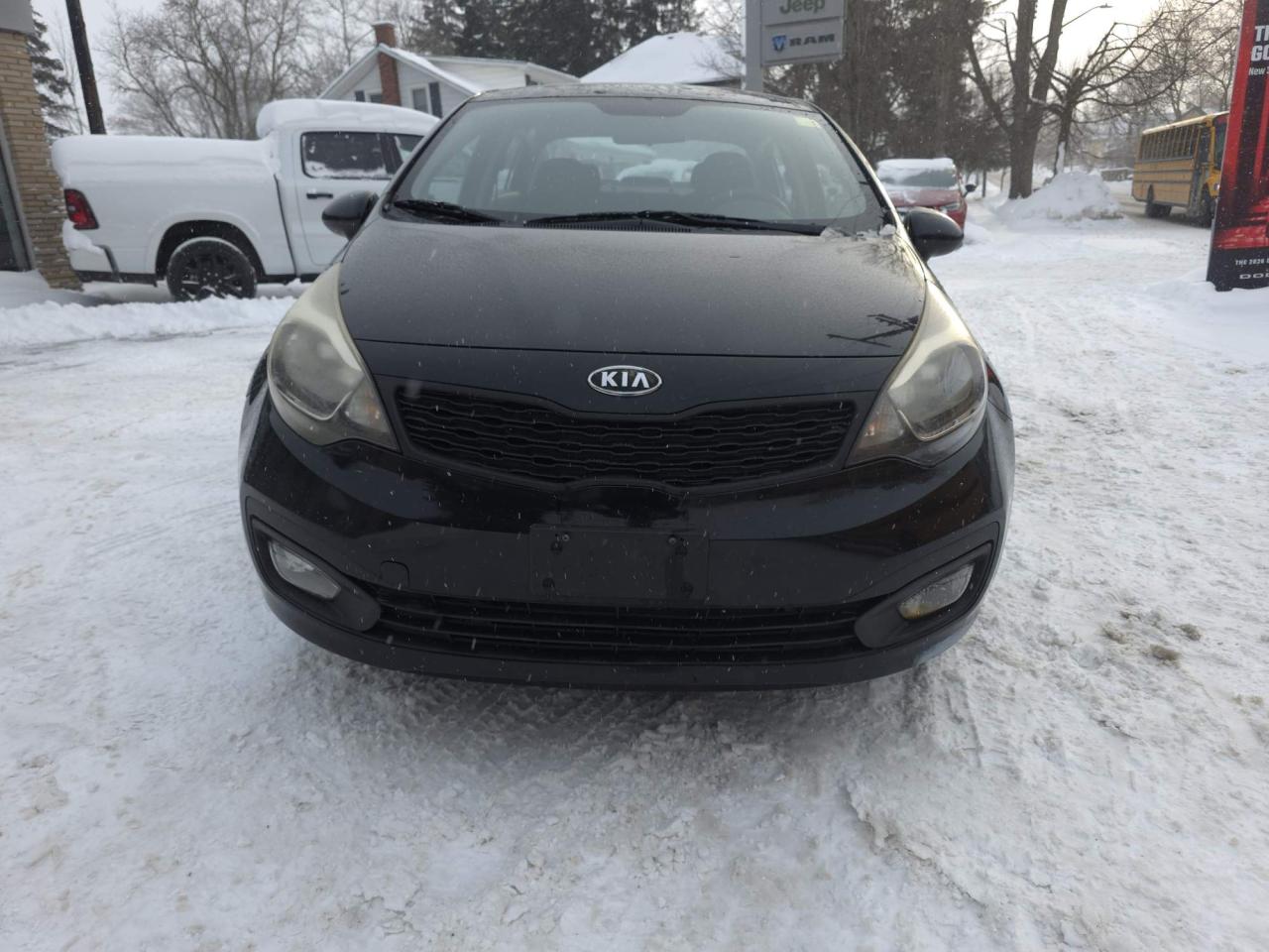 2013 Kia Rio LX 4 DOOR SEDAN! MANUAL TRANSMISSSION! Photo