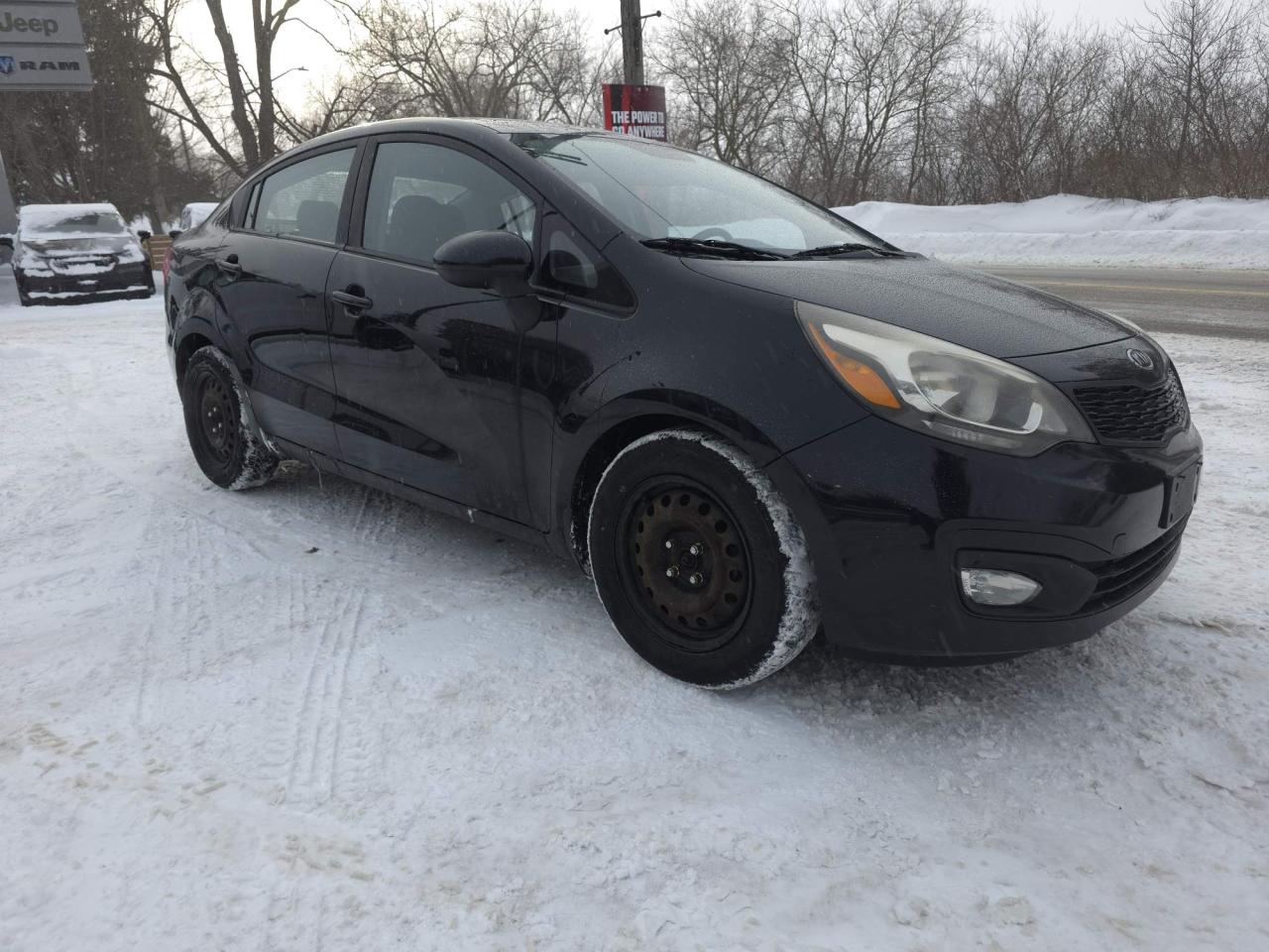 2013 Kia Rio LX 4 DOOR SEDAN! MANUAL TRANSMISSSION! Photo2