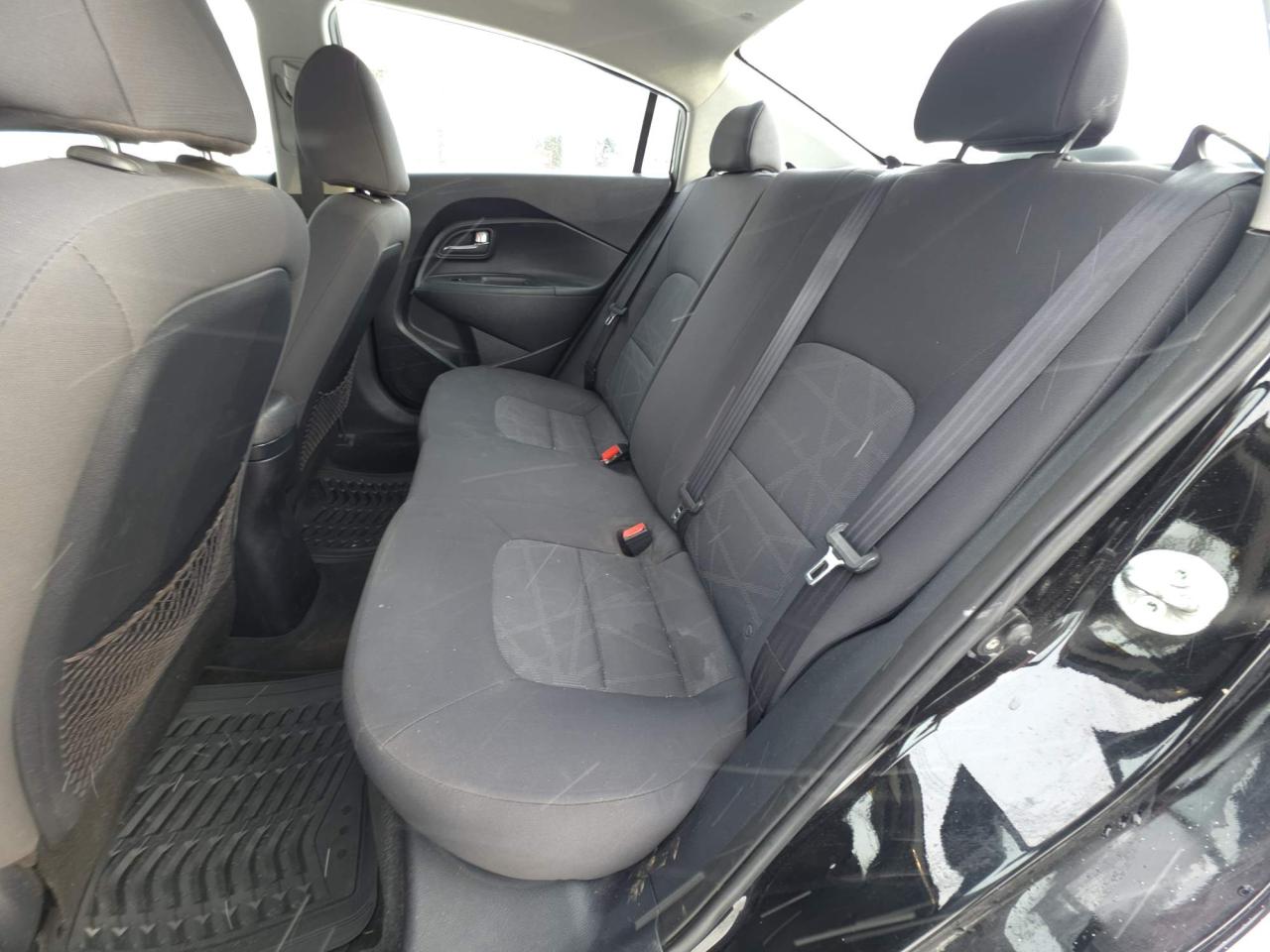 2013 Kia Rio LX 4 DOOR SEDAN! MANUAL TRANSMISSSION! Photo