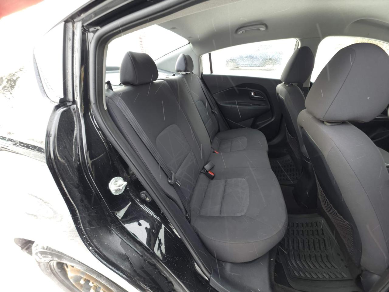 2013 Kia Rio LX 4 DOOR SEDAN! MANUAL TRANSMISSSION! Photo