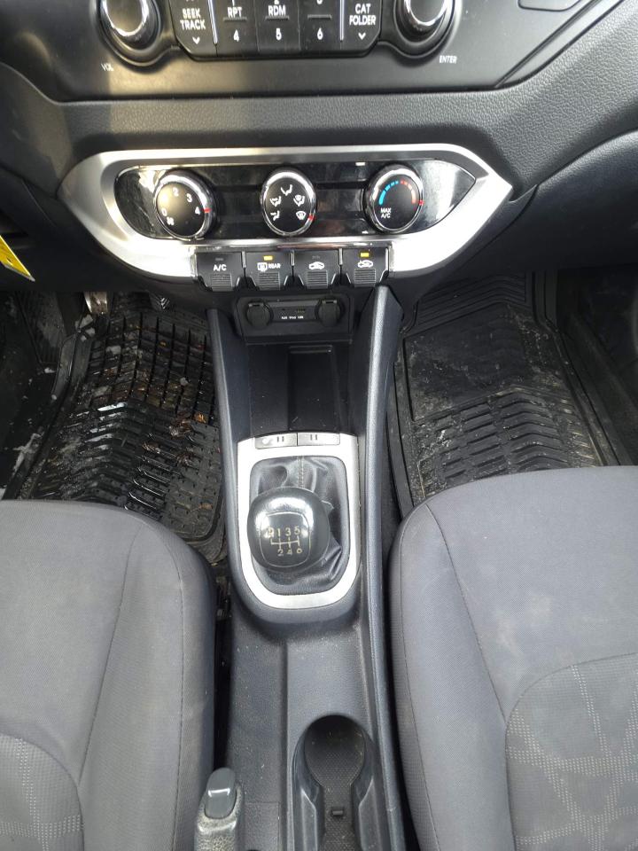 2013 Kia Rio LX 4 DOOR SEDAN! MANUAL TRANSMISSSION! Photo