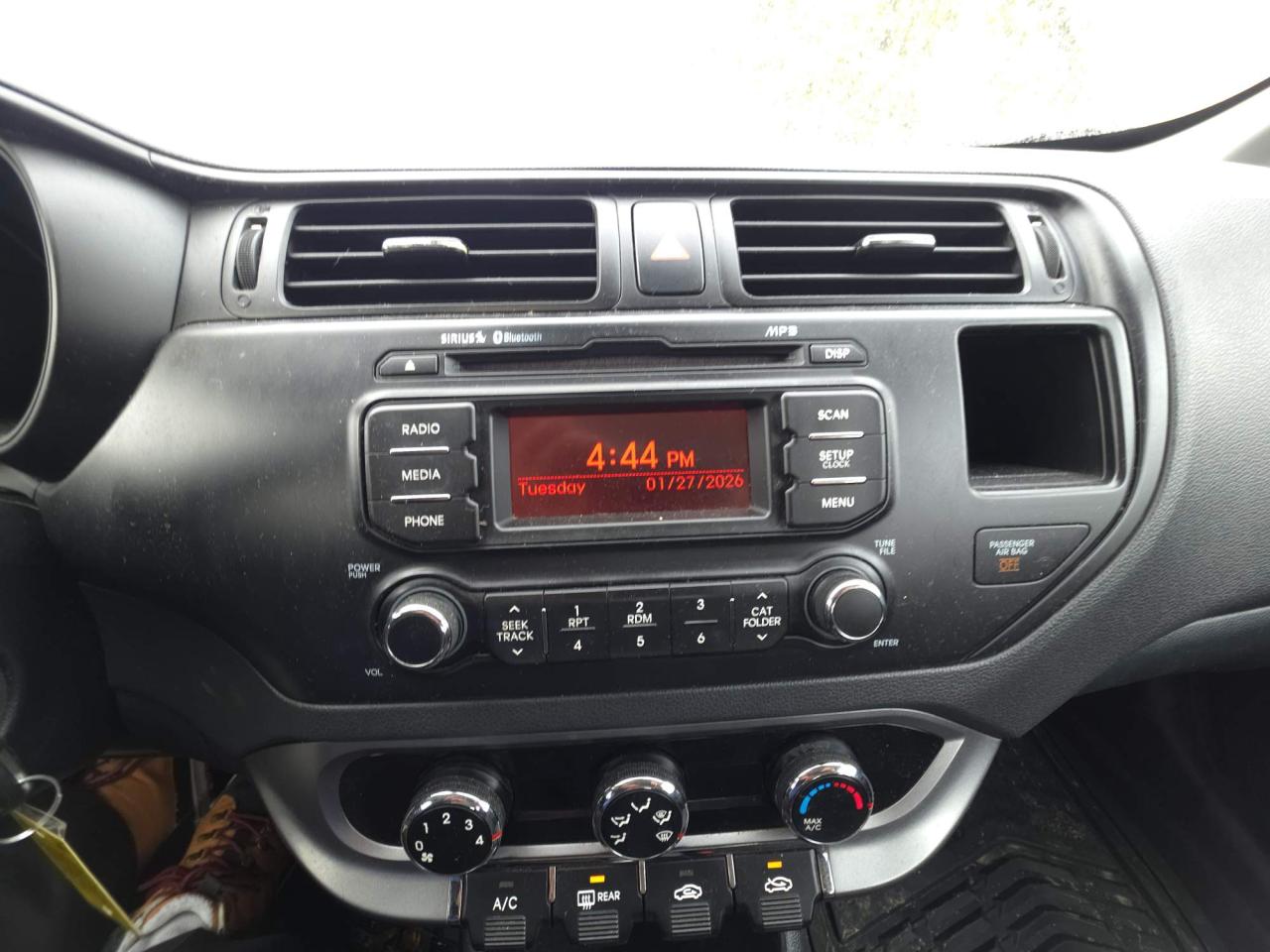 2013 Kia Rio LX 4 DOOR SEDAN! MANUAL TRANSMISSSION! Photo