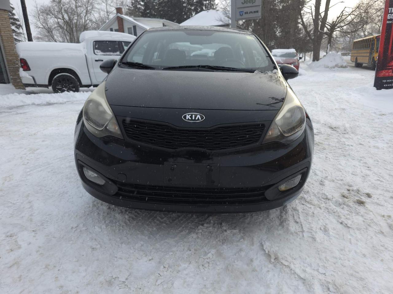 2013 Kia Rio LX 4 DOOR SEDAN! MANUAL TRANSMISSSION! Photo