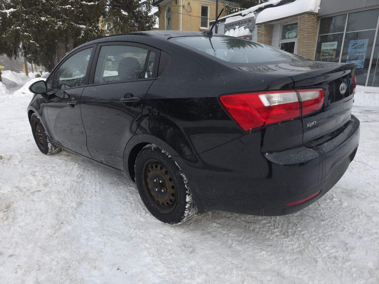 2013 Kia Rio LX 4 DOOR SEDAN! MANUAL TRANSMISSSION! Photo