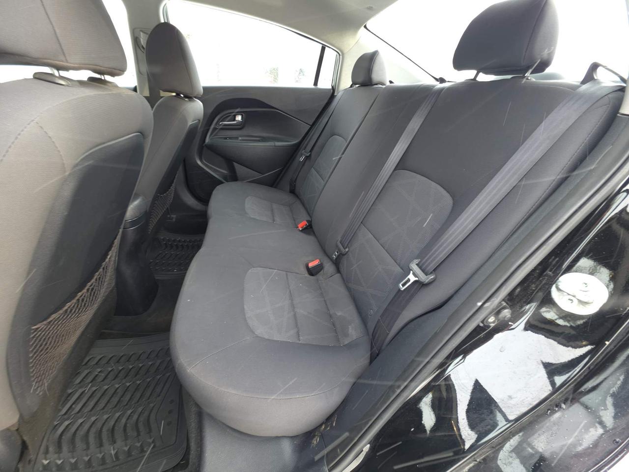 2013 Kia Rio LX 4 DOOR SEDAN! MANUAL TRANSMISSSION! Photo