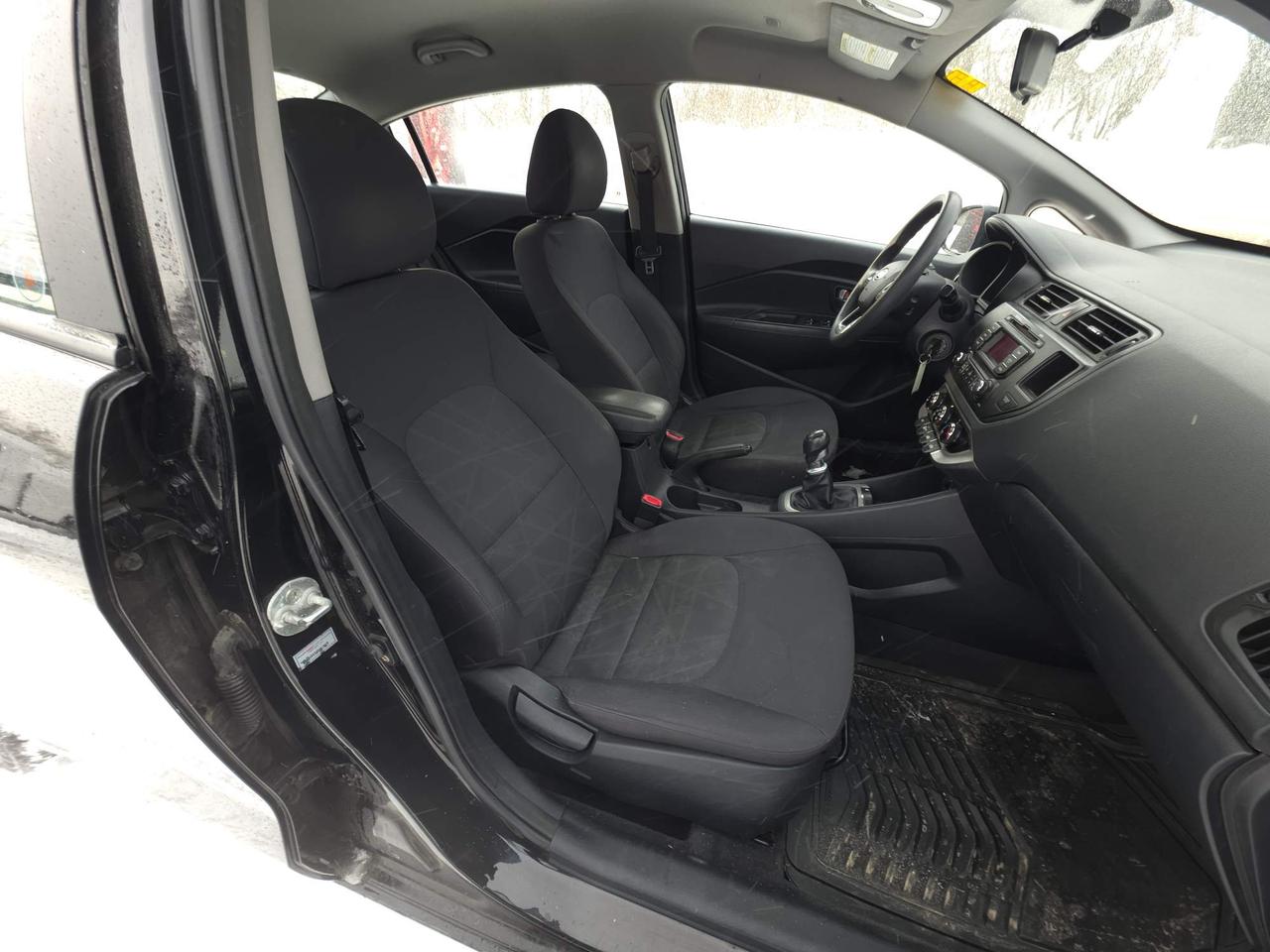 2013 Kia Rio LX 4 DOOR SEDAN! MANUAL TRANSMISSSION! Photo