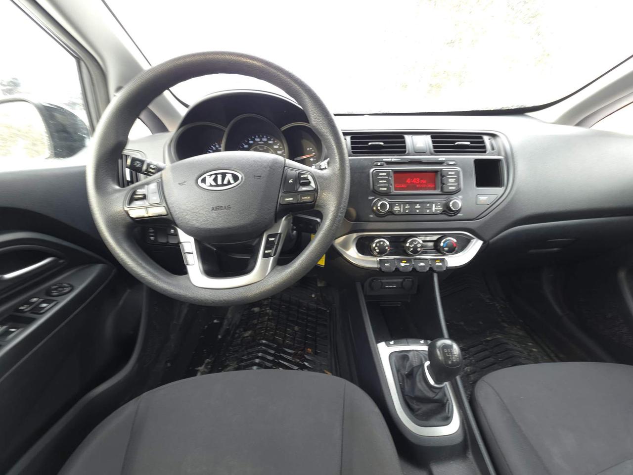 2013 Kia Rio LX 4 DOOR SEDAN! MANUAL TRANSMISSSION! Photo