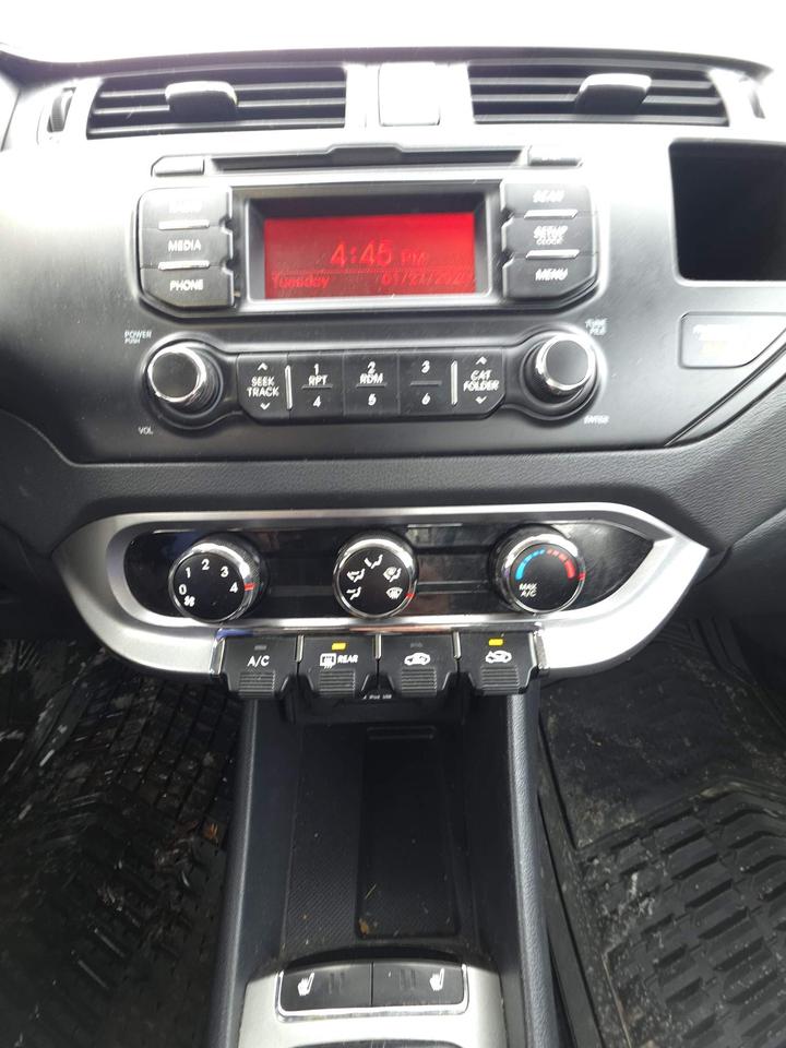 2013 Kia Rio LX 4 DOOR SEDAN! MANUAL TRANSMISSSION! Photo