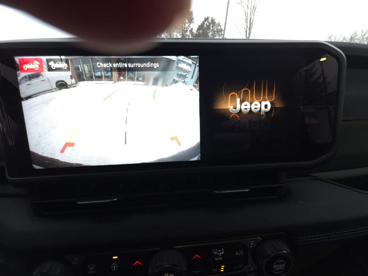 2024 Jeep Wrangler Rubicon SKY ONE TOUCH POWER TOP! Photo