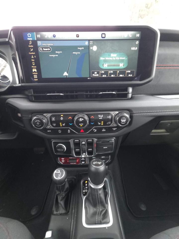 2024 Jeep Wrangler Rubicon SKY ONE TOUCH POWER TOP! Photo