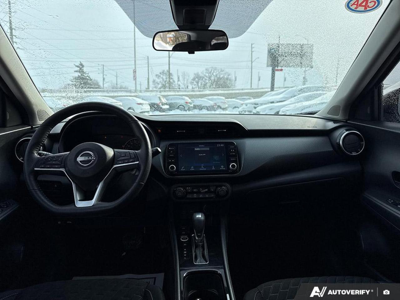 2023 Nissan Kicks SV / HTD SEATS / BLUETOOTH / DUAL CLIMATE / AUTO Photo