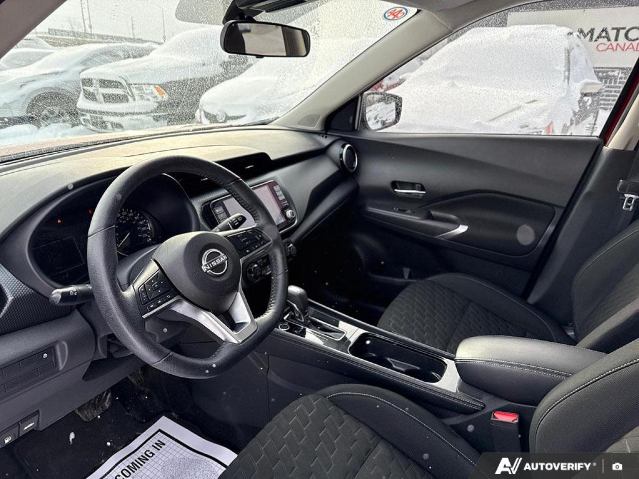 2023 Nissan Kicks SV / HTD SEATS / BLUETOOTH / DUAL CLIMATE / AUTO Photo