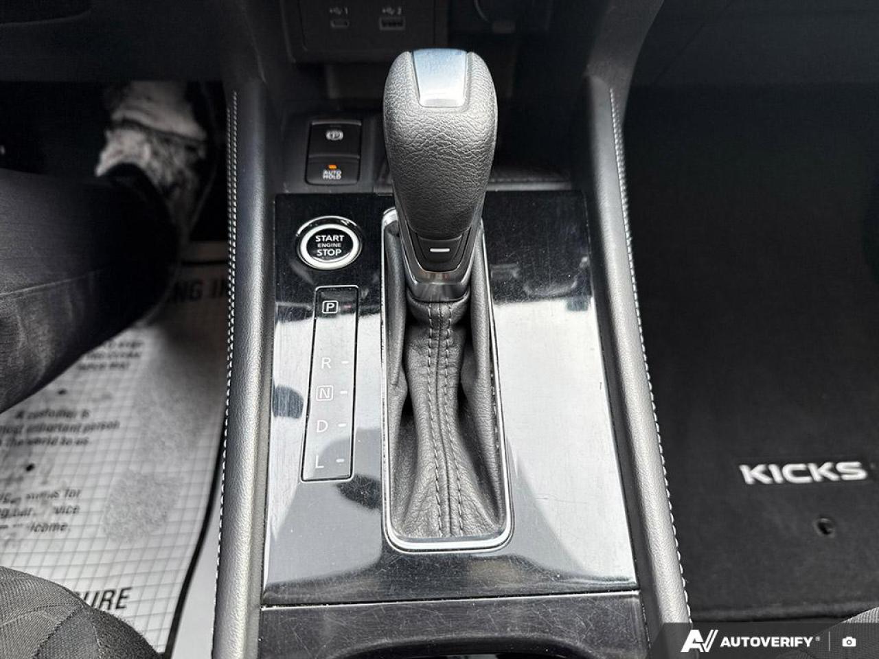 2023 Nissan Kicks SV / HTD SEATS / BLUETOOTH / DUAL CLIMATE / AUTO Photo