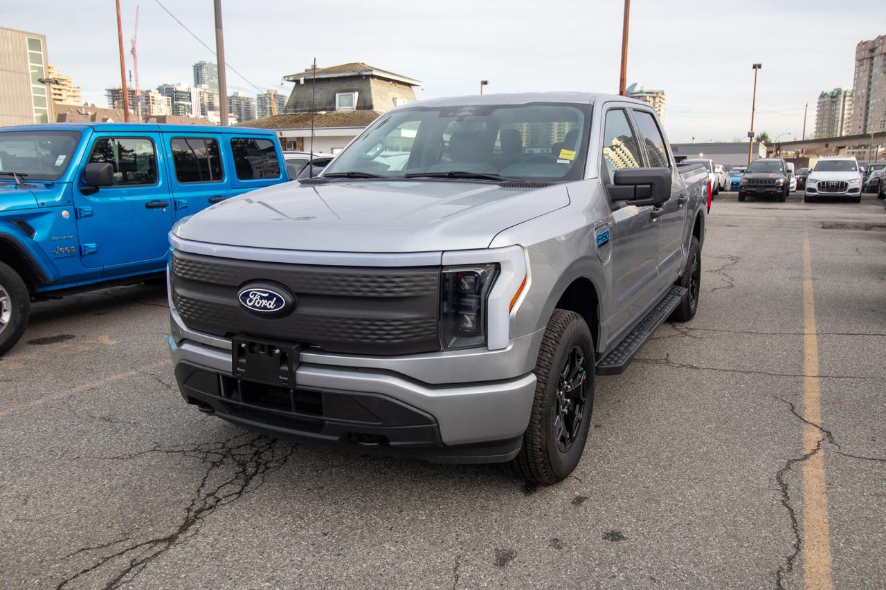 2025 Ford F-150 Lightning XLT 4WD SuperCrew 5.5' Box Photo1