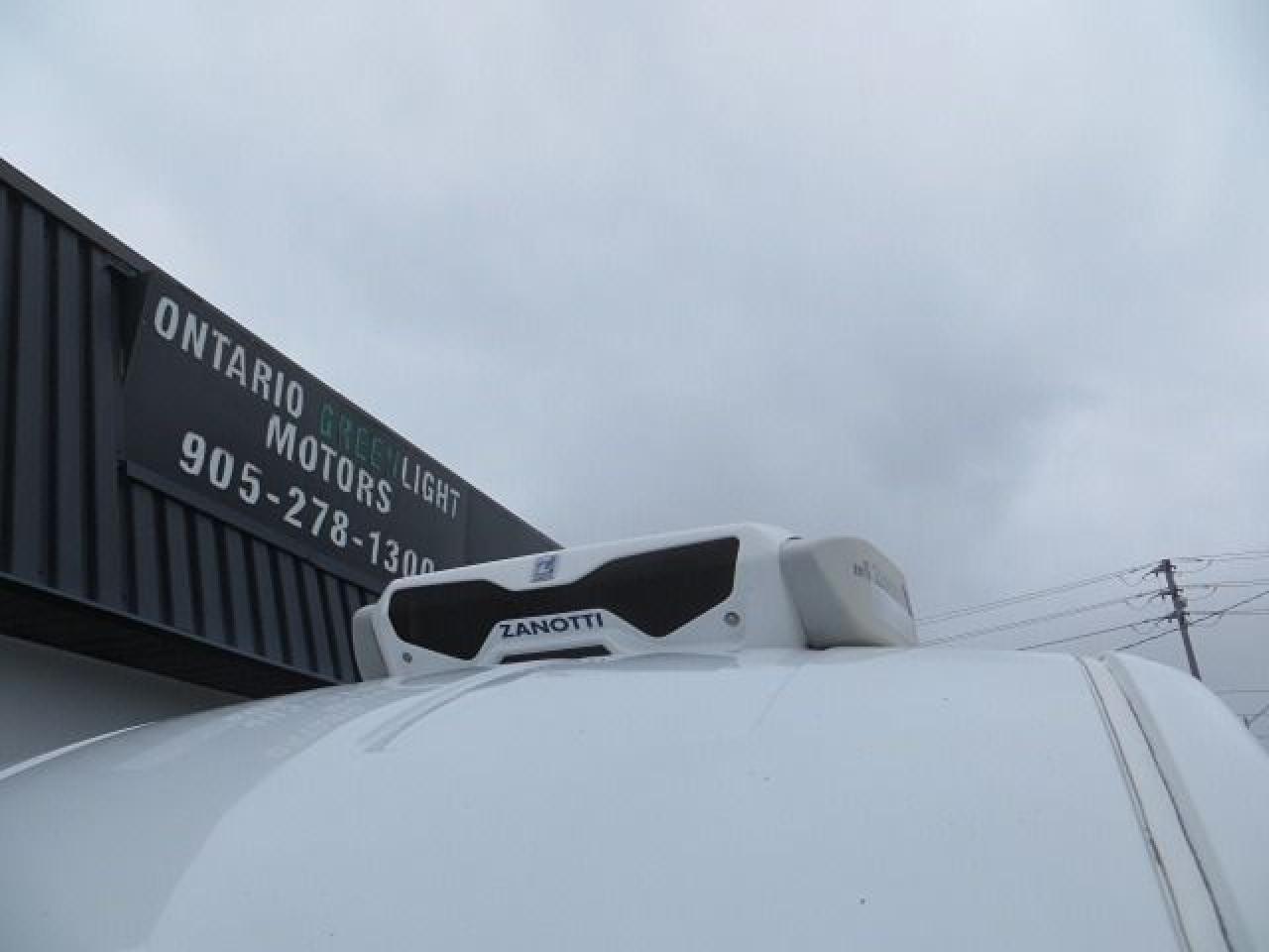 2019 Ford Transit CERTIFIED, REEFER, MED ROOF, 148", T-250, 3.7L Photo4