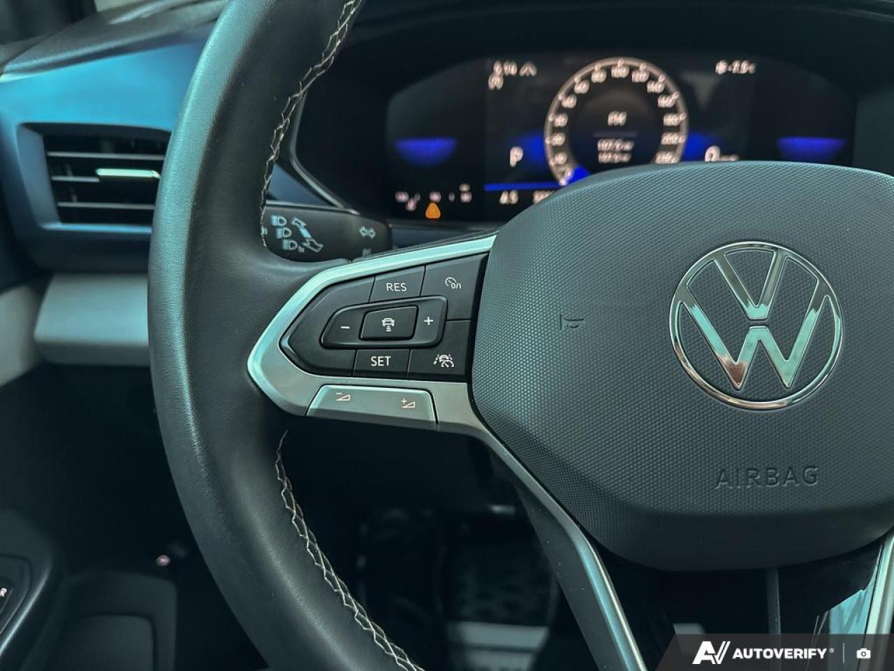 2023 Volkswagen Taos COMFORTLINE / NO ACCIDENTS / PANO ROOF / HTD SEATS Photo