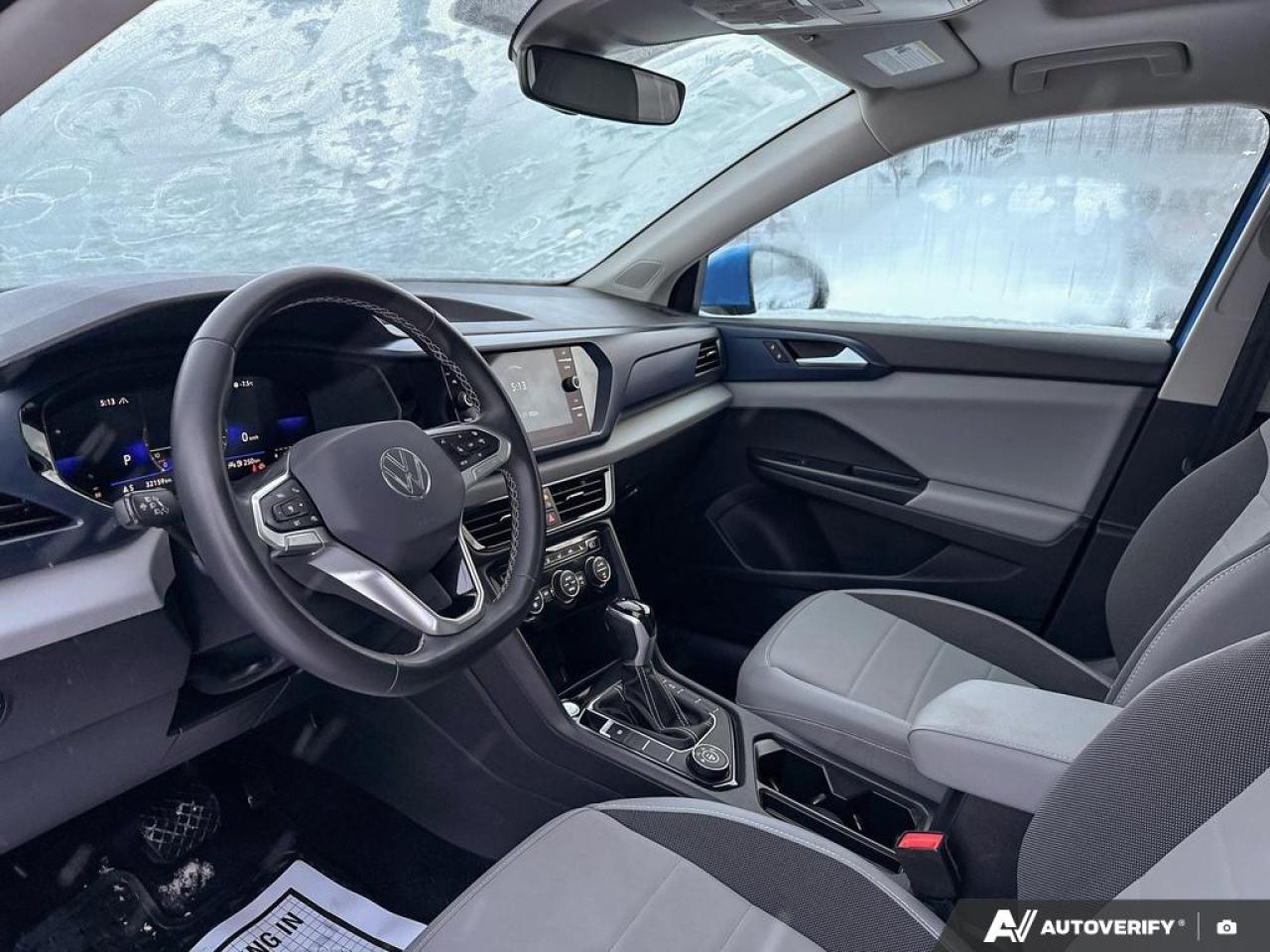 2023 Volkswagen Taos COMFORTLINE / NO ACCIDENTS / PANO ROOF / HTD SEATS Photo