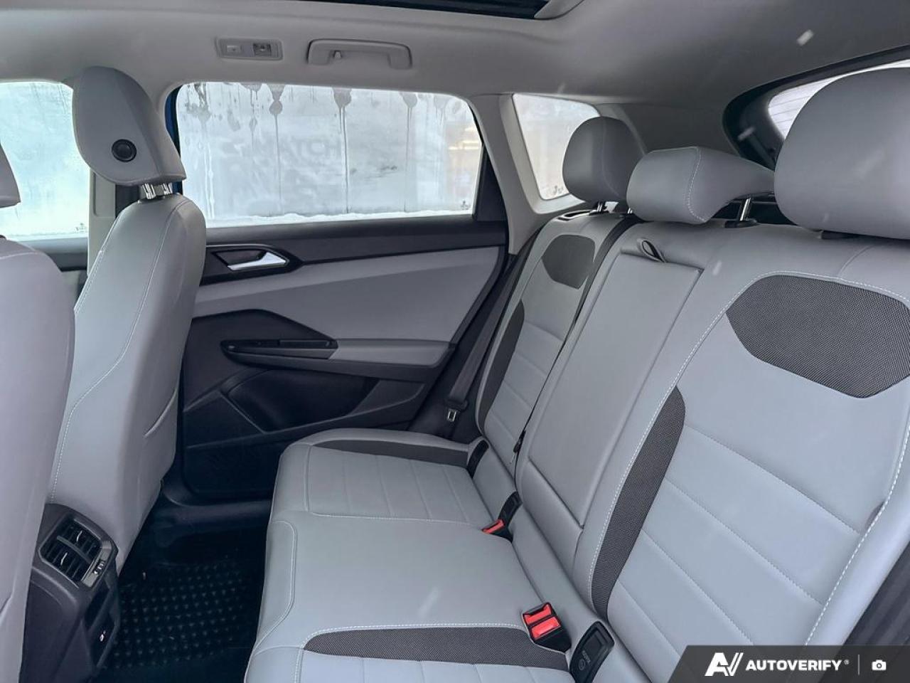 2023 Volkswagen Taos COMFORTLINE / NO ACCIDENTS / PANO ROOF / HTD SEATS Photo